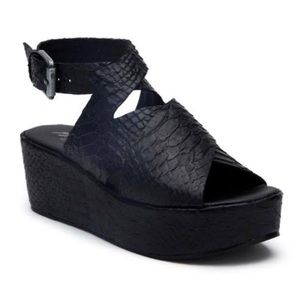 Matisse strappy black snake skin platform sandal